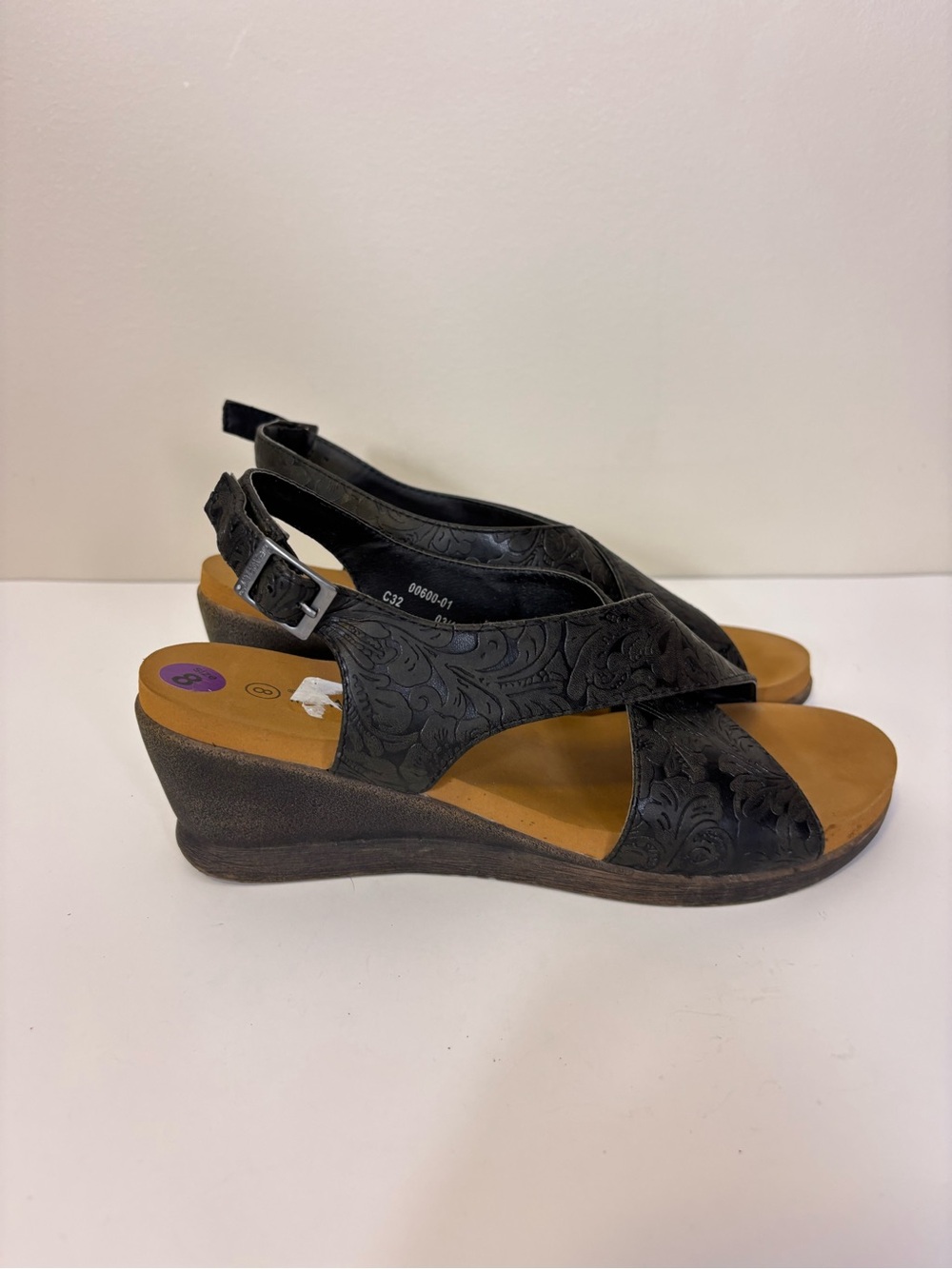BearPaw Black Floral-Embossed Wedge Slingbacks Sandals 8
